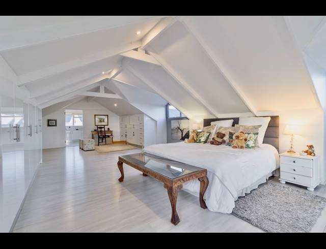 4 BEDROOM HOUSE FOR SALE IN GROTTO BAY